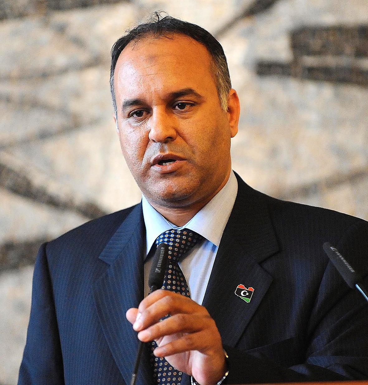Ali Abd-al-Aziz al-Isawi.  Ledande politiker och tidigare utrikesminister i NTC. Jobbade inom Gaddafis administration innan han bytte sida.