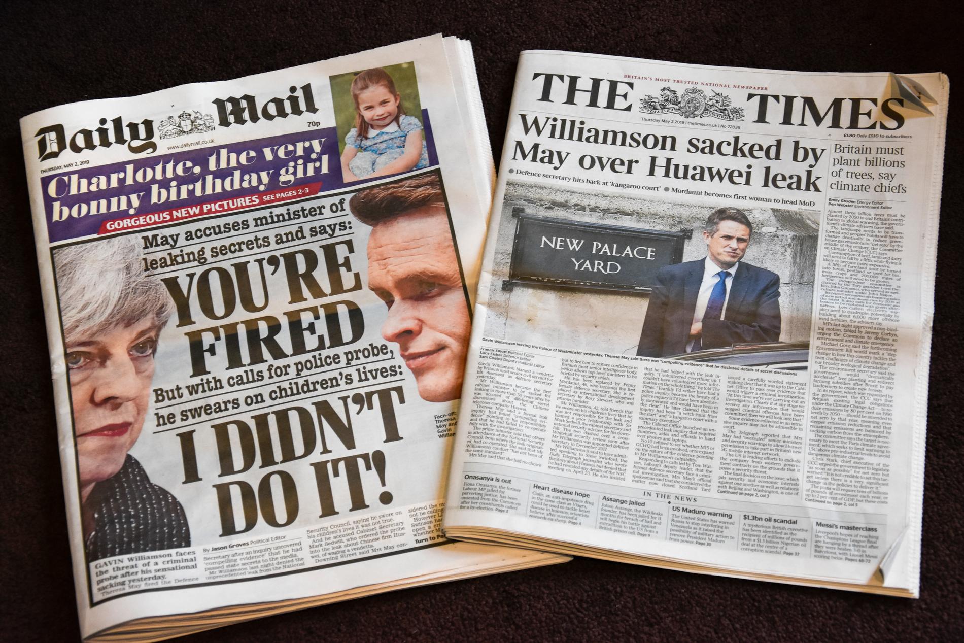 Brittiska tidningar fylls av svarta rubriker kring premiärminister Theresa Mays dramatiska sparkande av försvarsminister Gavin Wiliamson i onsdags.