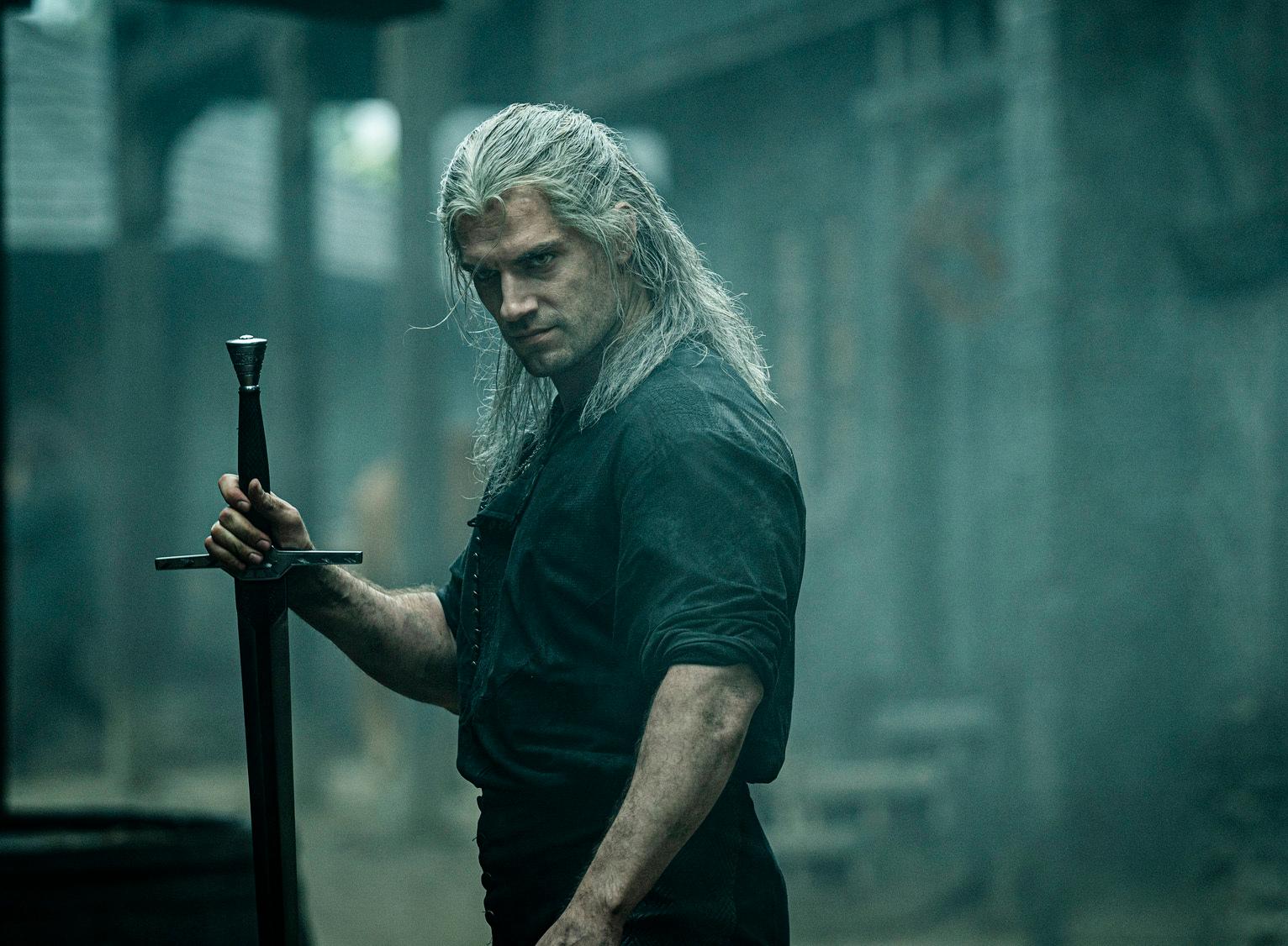 Henry Cavill spelar huvudrollen som Geralt i Netflixserien "The witcher". Serien får nu en uppföljare. Pressbild.