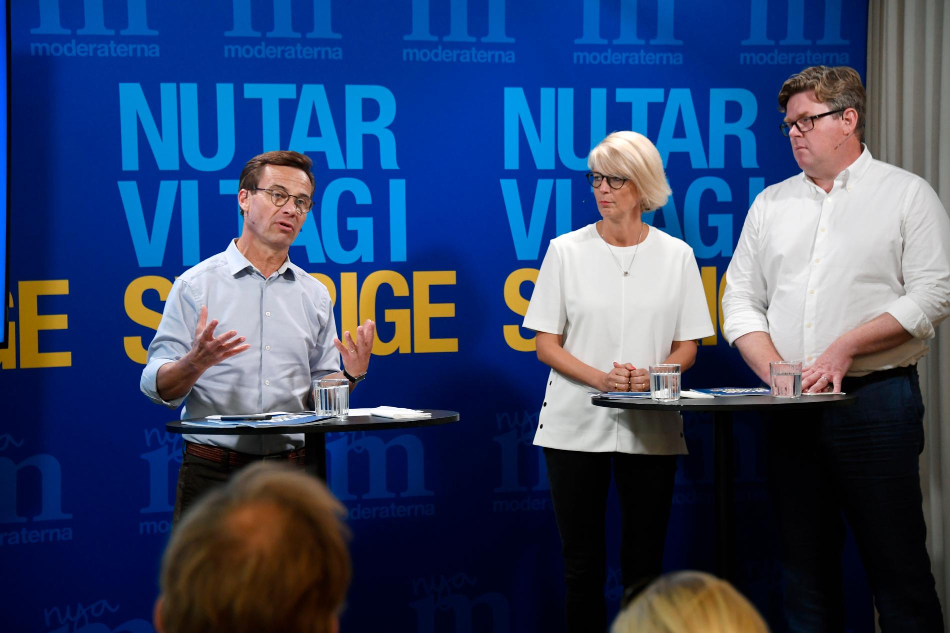 Ulf Kristersson, Elisabeth Svantesson och Gunnar Strömmer presenterar Moderaternas valmanifest.