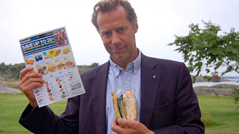 Norrmannen Henrik Ulven klagade på sin "Freshly Made Premium Sandwich" – då kallade Ryanair på polis som förde bort Henrik efter landningen.