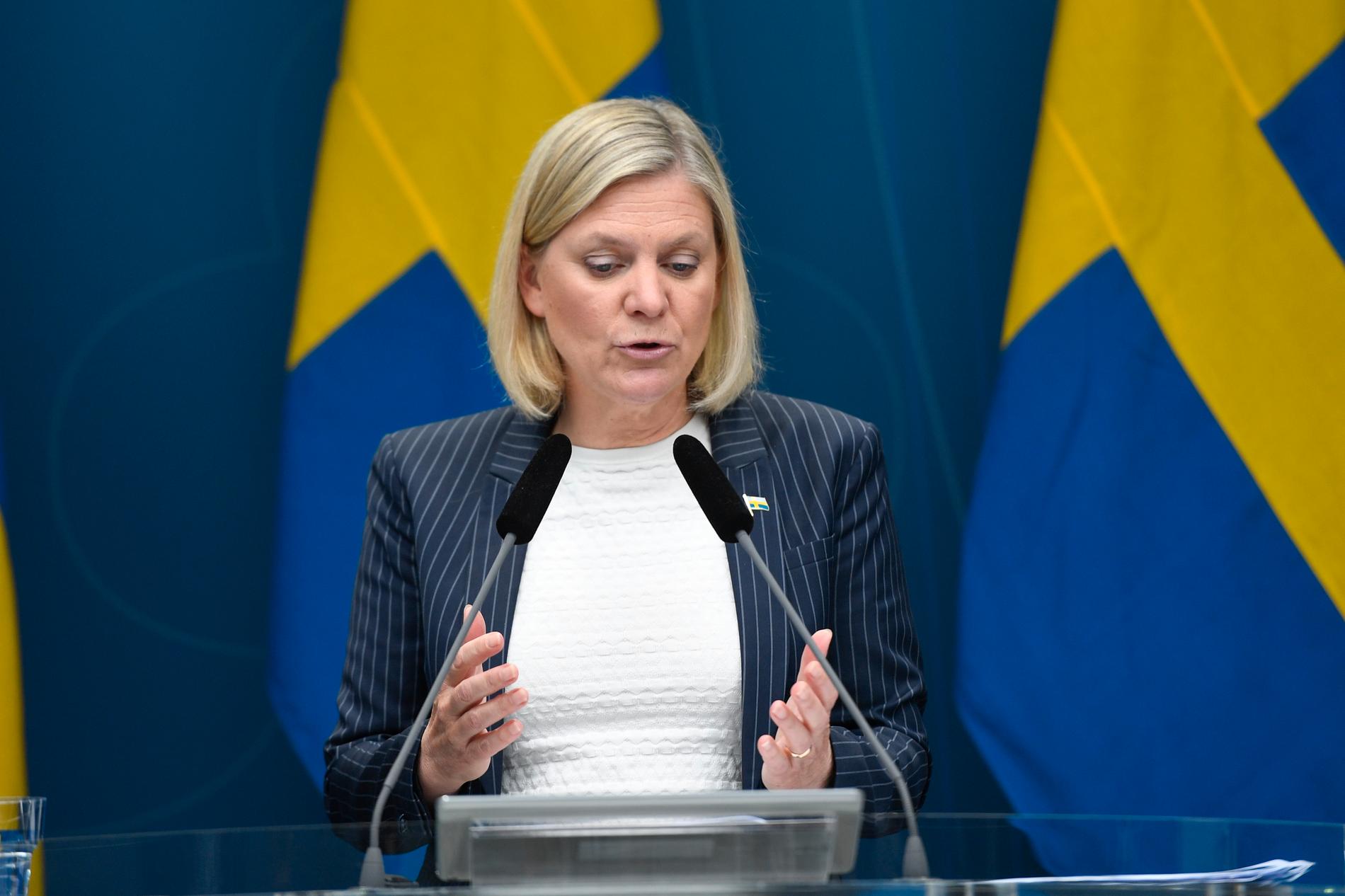 Finansminister Magdalena Andersson (S) föreslår att det så kallade omställningsstödet för företag som tappar minst 30 procent av nettoomsättningen ska kunna söka pengar efter den 22 juni. Arkivbild.