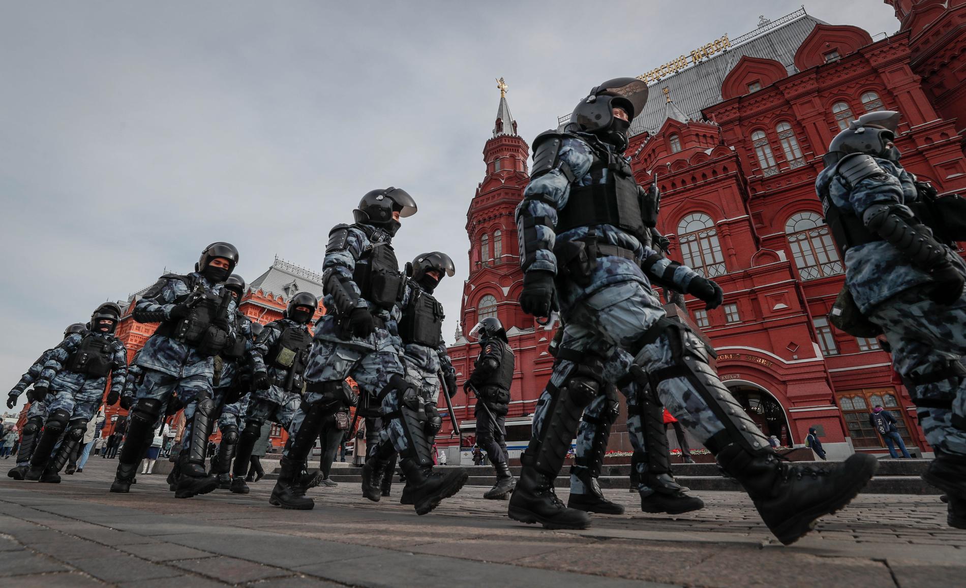 Ryska poliser i Moskva i samband med demonstrationerna på söndagen.
