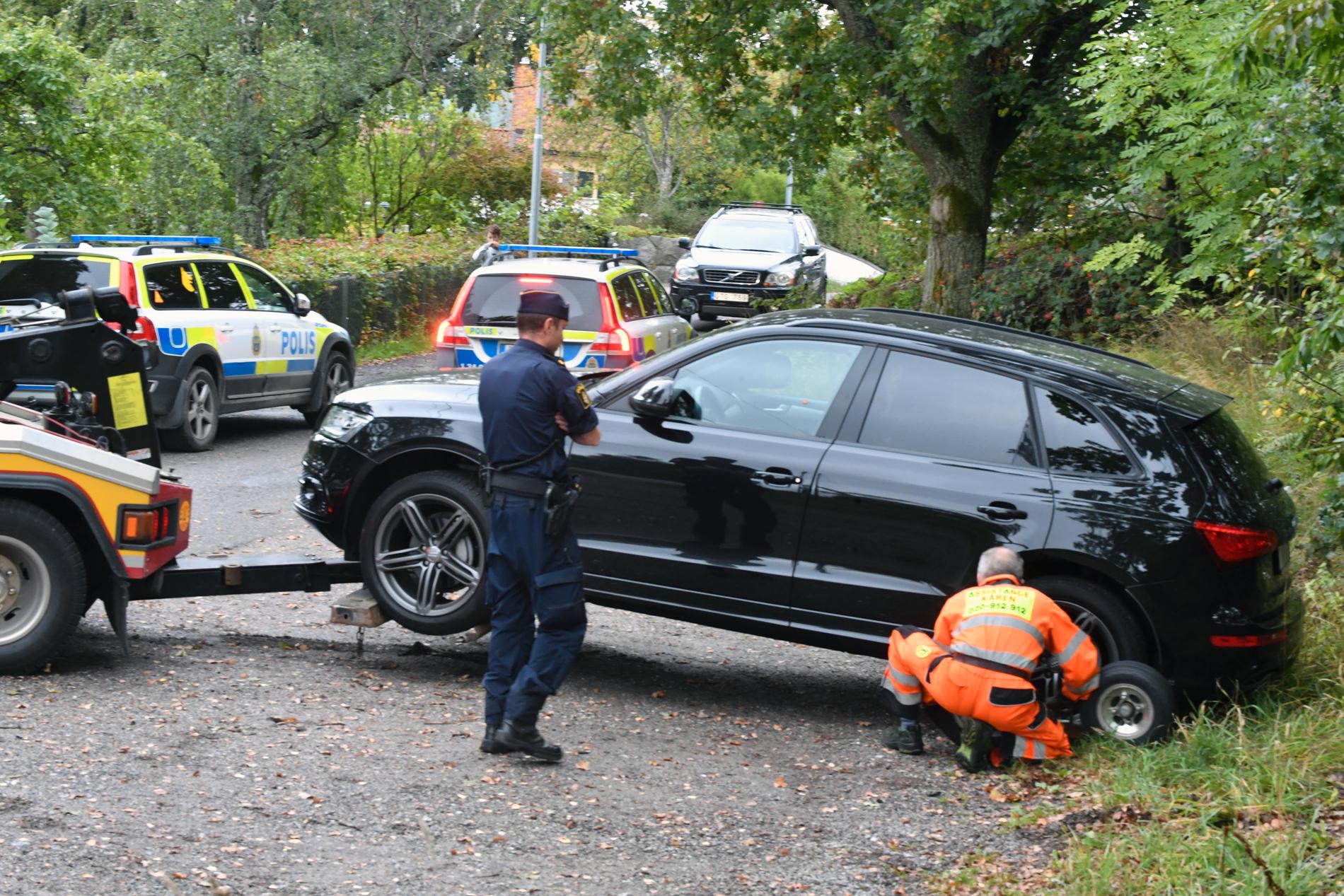 En person har gripits och bilen anträffades i Stocksund.