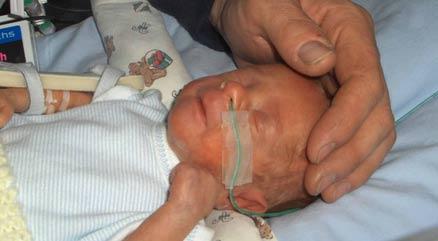 En fajter Owen är det minsta barn i Storbritannien som genomgått en öppen hjärtoperation.