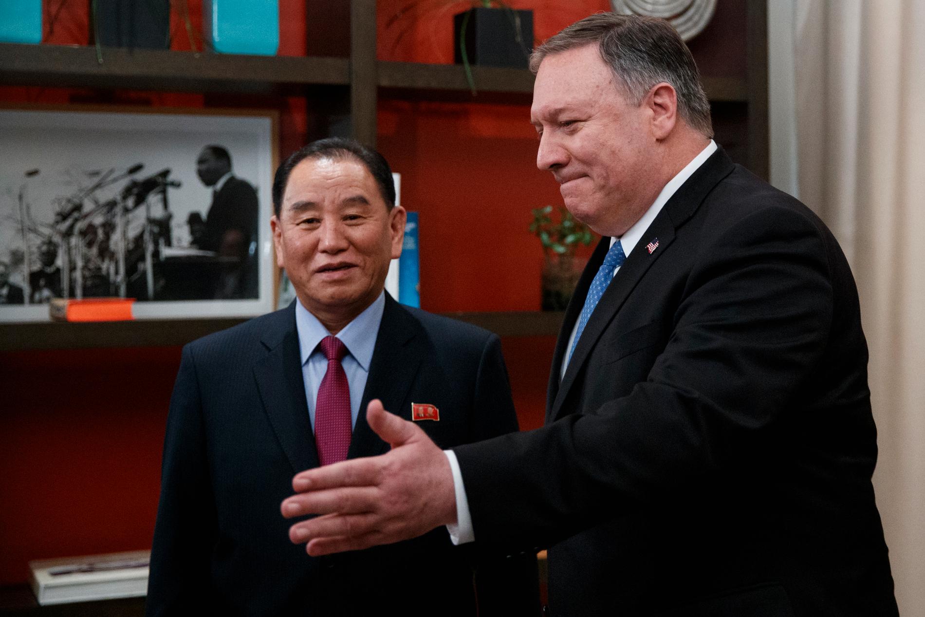 Den nordkoreanske toppolitikern Kim Yong-Chol får lämna sin post, uppger Yonhap. Här med USA:s utrikesminister Mike Pompeo i januari.