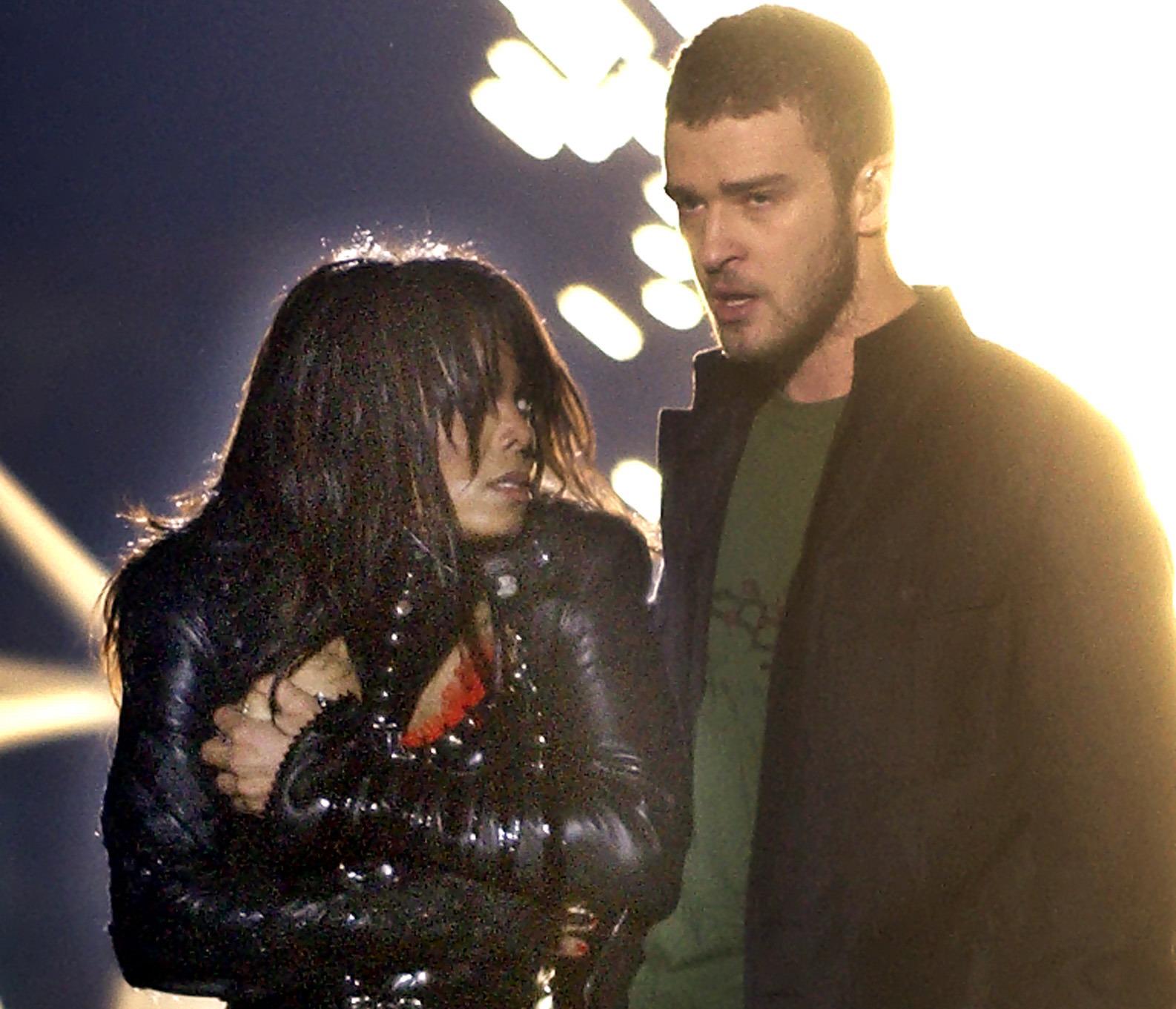 Janet Jackson och Justin Timberlake under det omtalade ögonblicket på Super Bowl 2004.