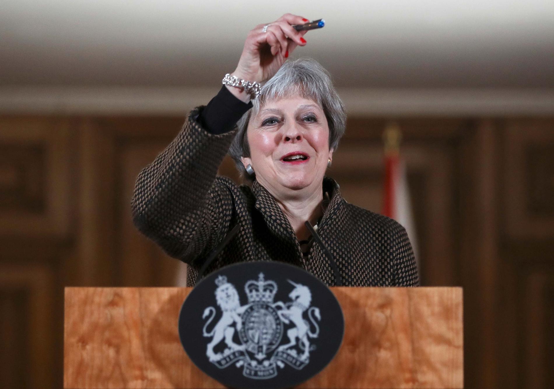 Storbritanniens premiärminister Theresa May kommenterar attacken i Syrien.