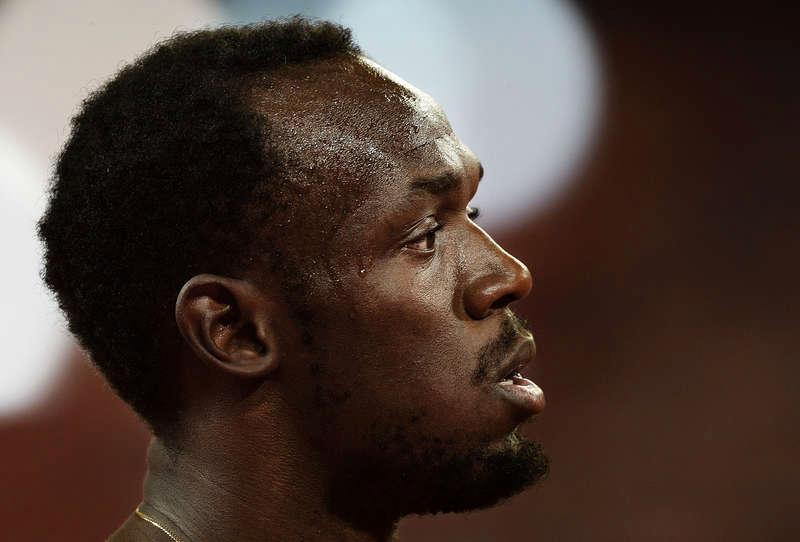 Usain Bolt tog sig enkelt till final på 200 meter.