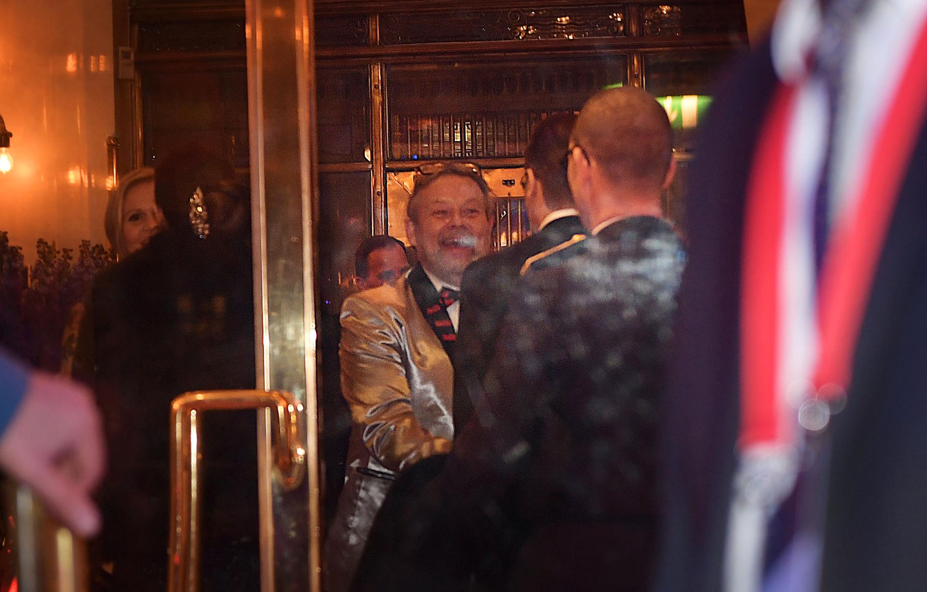 Familjen Wallenberg tar emot när gästerna anländer till Investors 100-års fest på Grand Hotel i Stockholm.