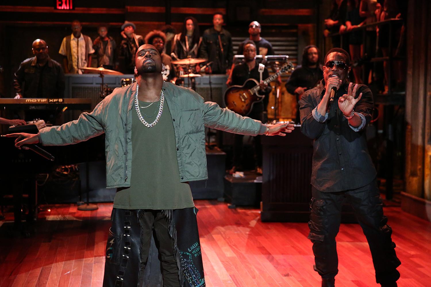 Kanye West planerar att släppa en tre timmar lång skiva.