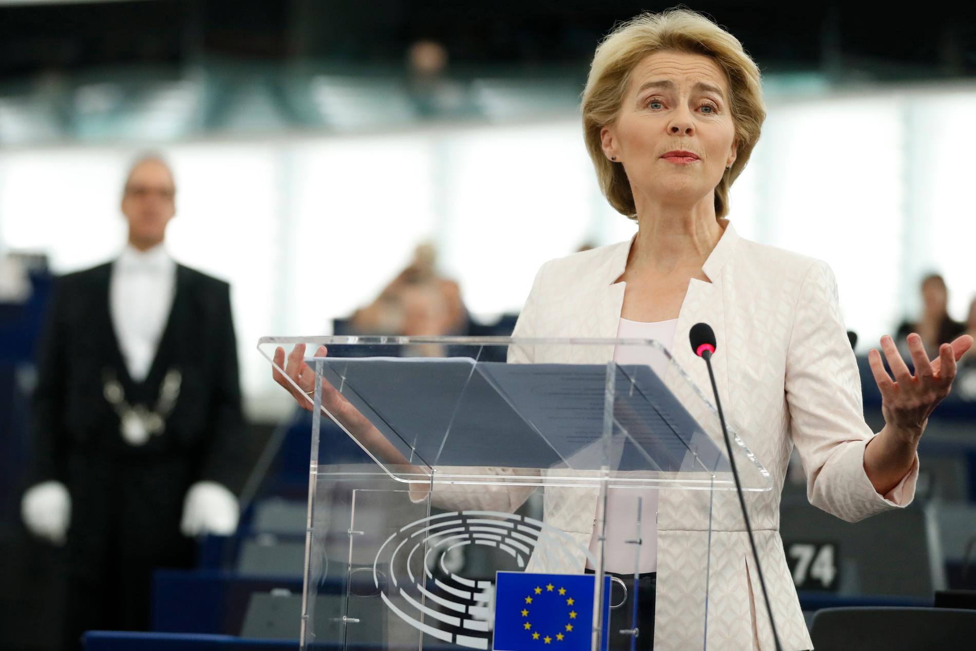 EU-kommissionens tillträdande ordförande Ursula von der Leyen får både ris och ros av de svenska EU-parlamentsledamöterna i Strasbourg.