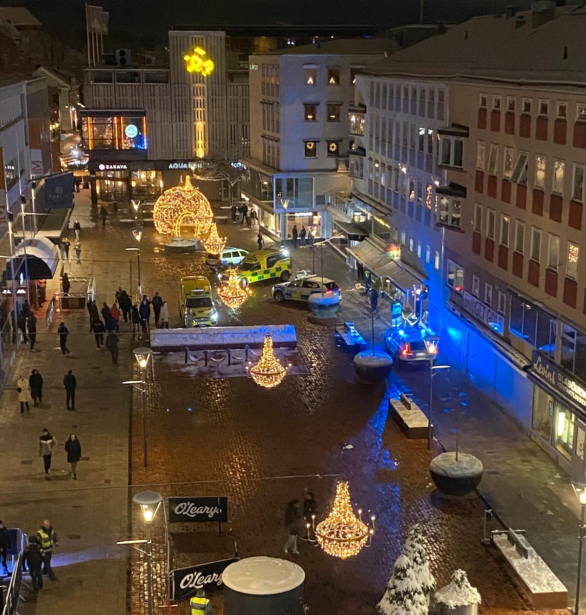 ”Hemvändarkvällen” på juldagen slutade i panik när någon öppnade eld inne på en av pubarna längs Västerås krogstråk. 