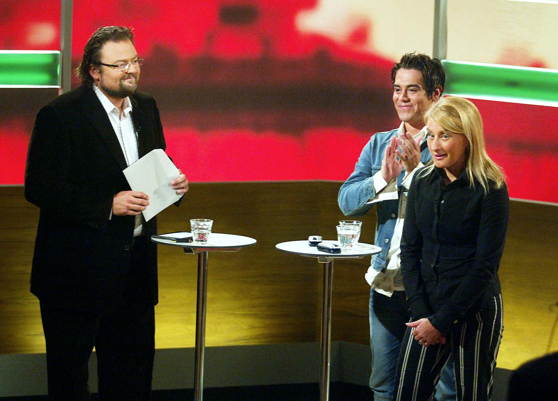 Tillsammans med tävlingsdeltagarna René Valdes och Caroline Hannah under inspelningen av dokusåpan ”Masterplan” i augusti 2003.