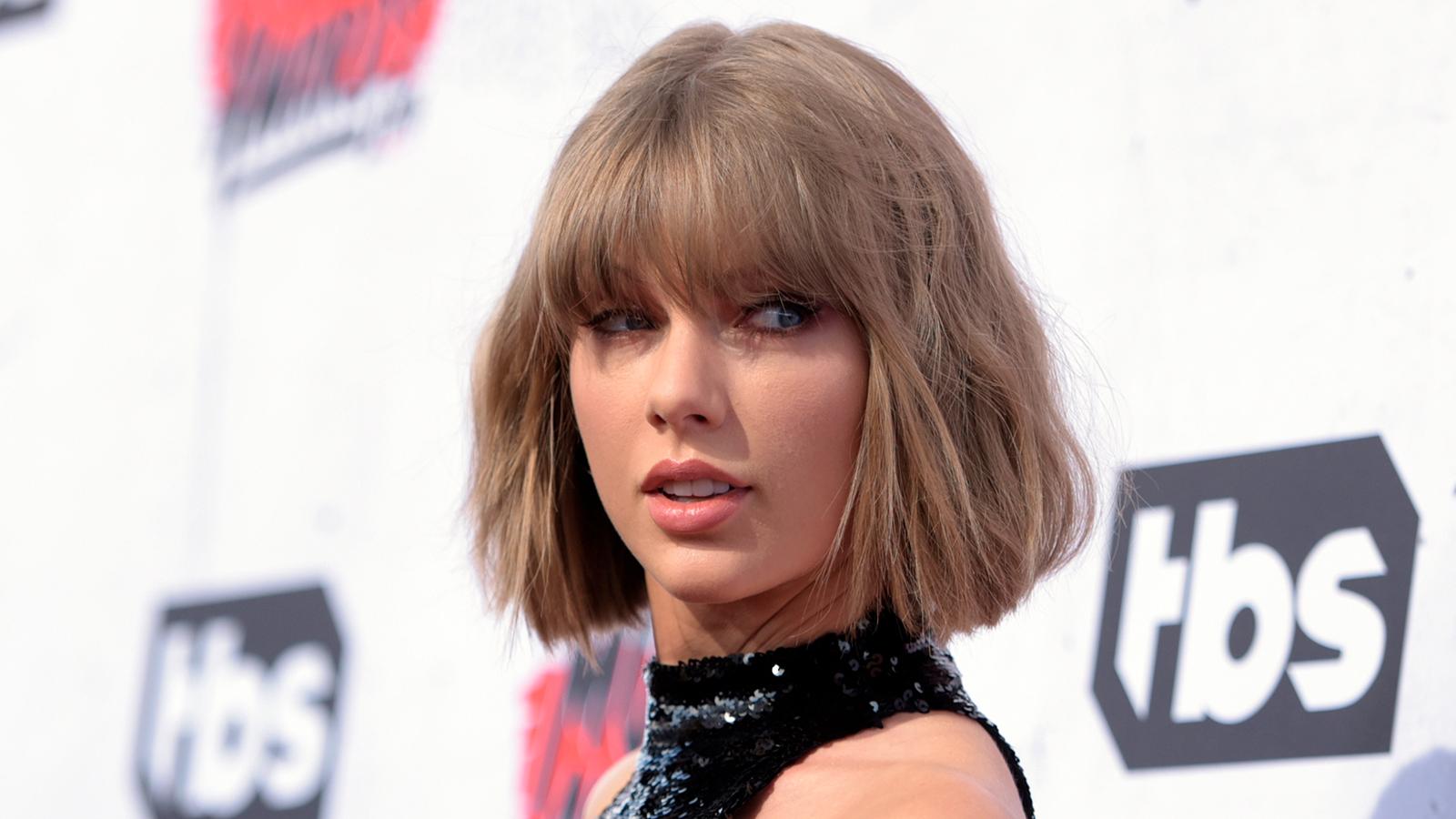 Gång på gång under vittnesmålet berättade Taylor Swift om hur en radiopratare tafsat henne under kjolen.