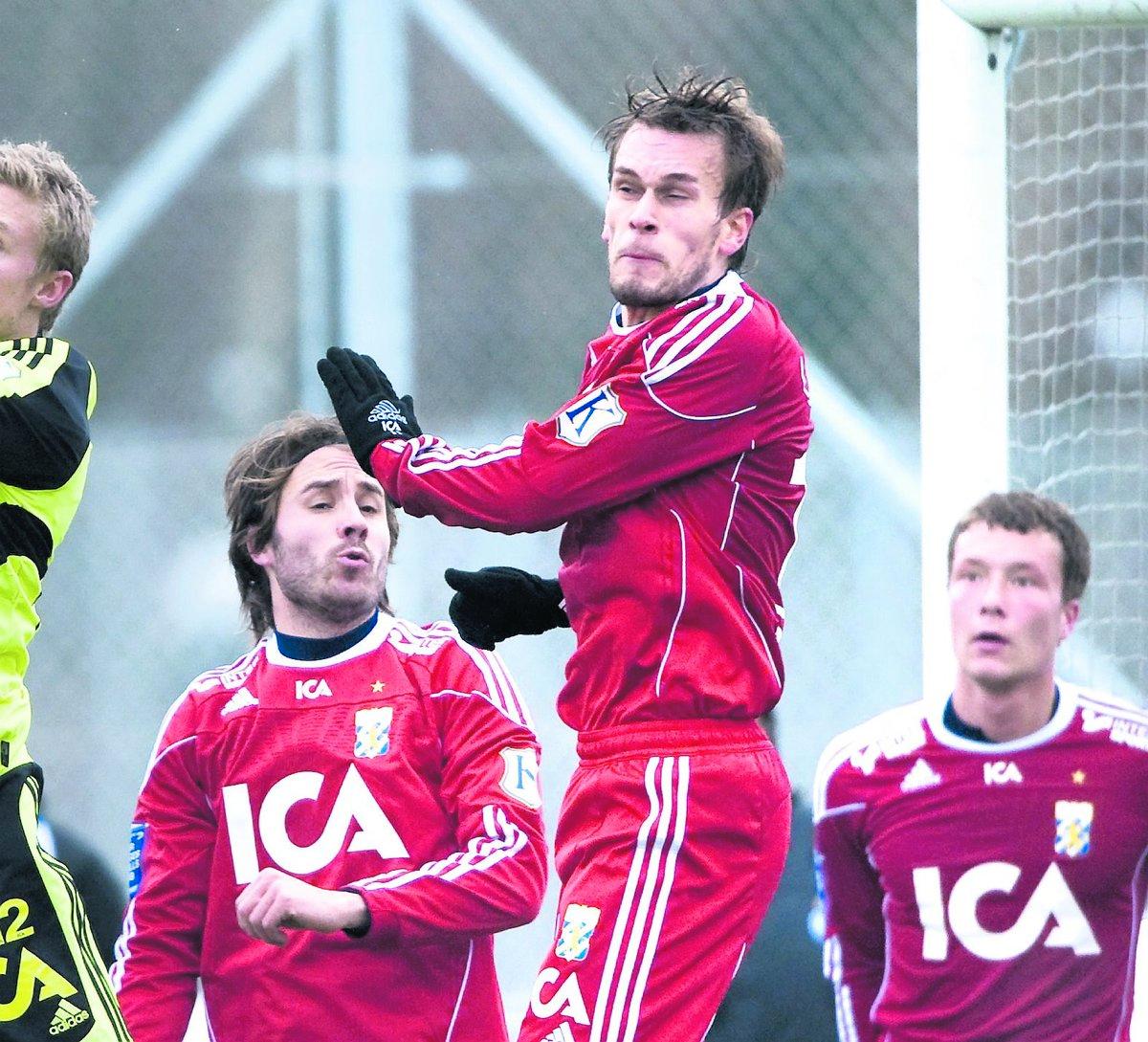 Hjörtur Logi Valgardsson var bra när IFK Göteborg provspelade mot Odense, men får vänta på besked. Nu har IFK hittat flera intressanta namn i argentinska Primera Division.
