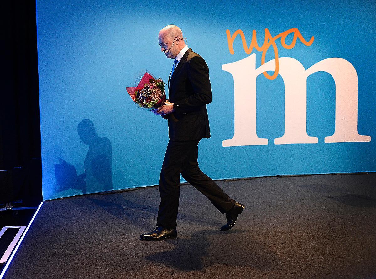 Reinfeldt tycker att skattbetalarna ska göra honom rikare.