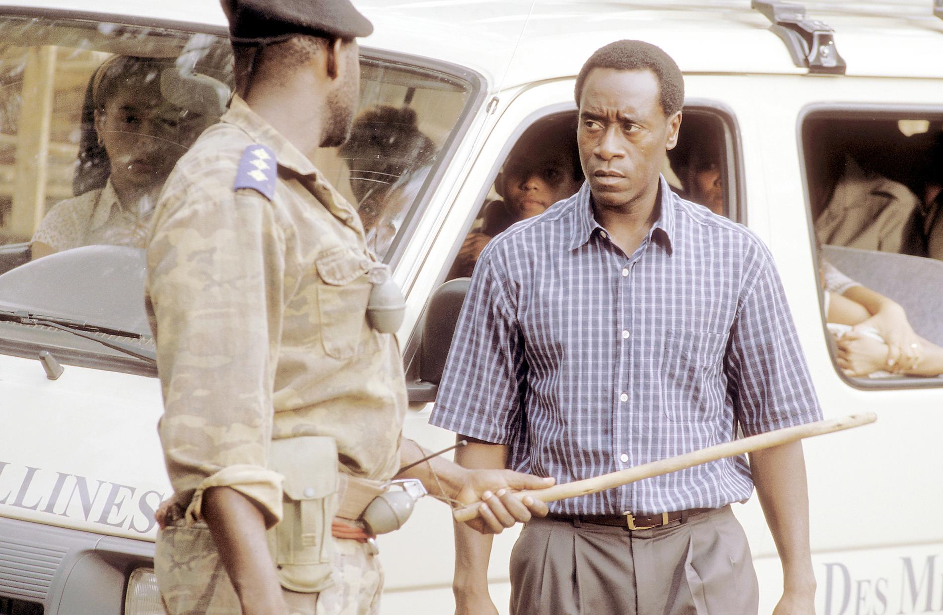 Stillbilden från filmen ”Hotel Rwanda” där Rusesabagina spelades av Don Cheadle.