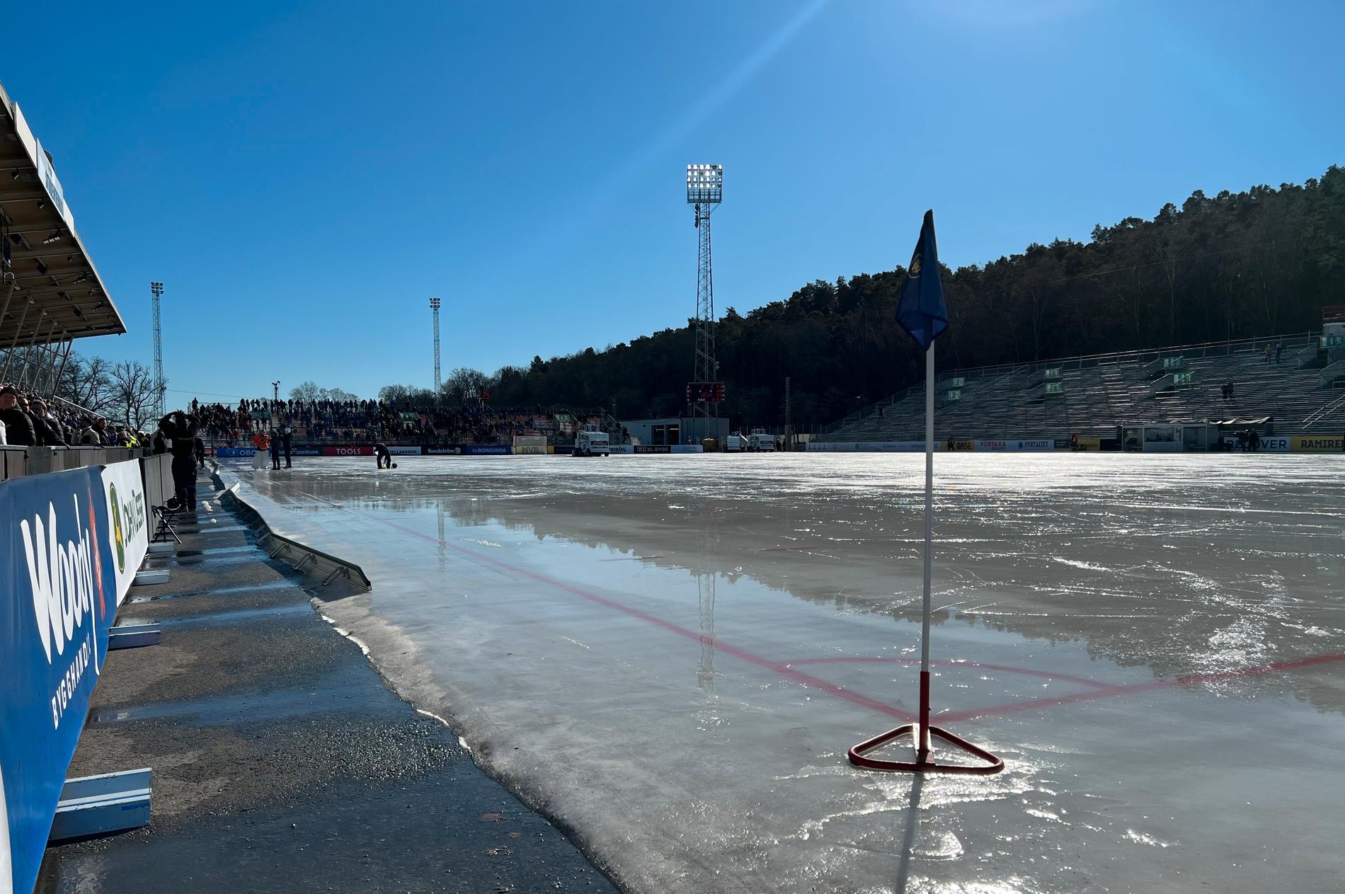 Så här såg isen ut i halvtid mellan Villa Lidköping och AIK i damernas final.