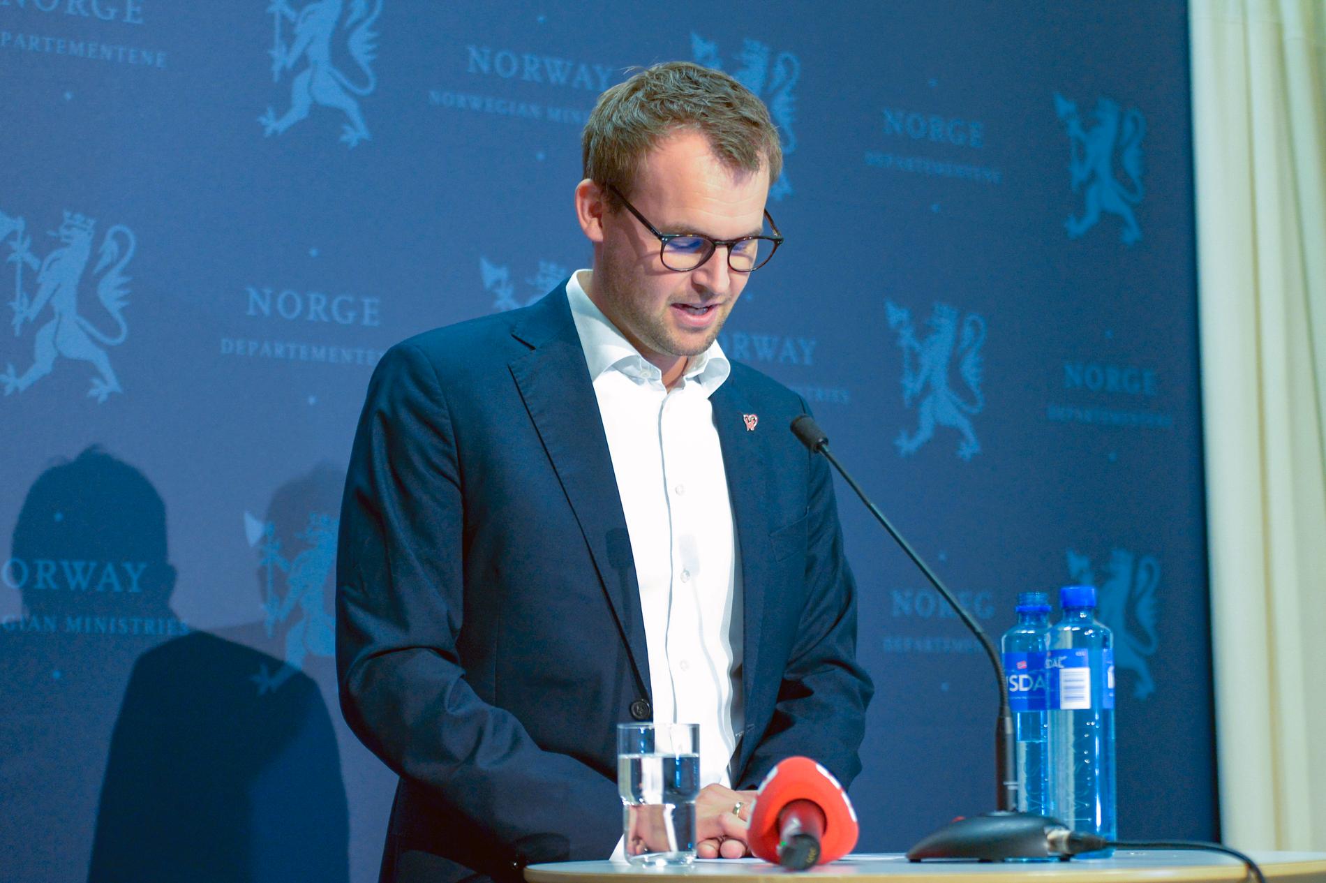 Kjell Ingolf Ropstad meddelar att han kommer att avgå som partiledare och minister vid en pressträff på lördagen.