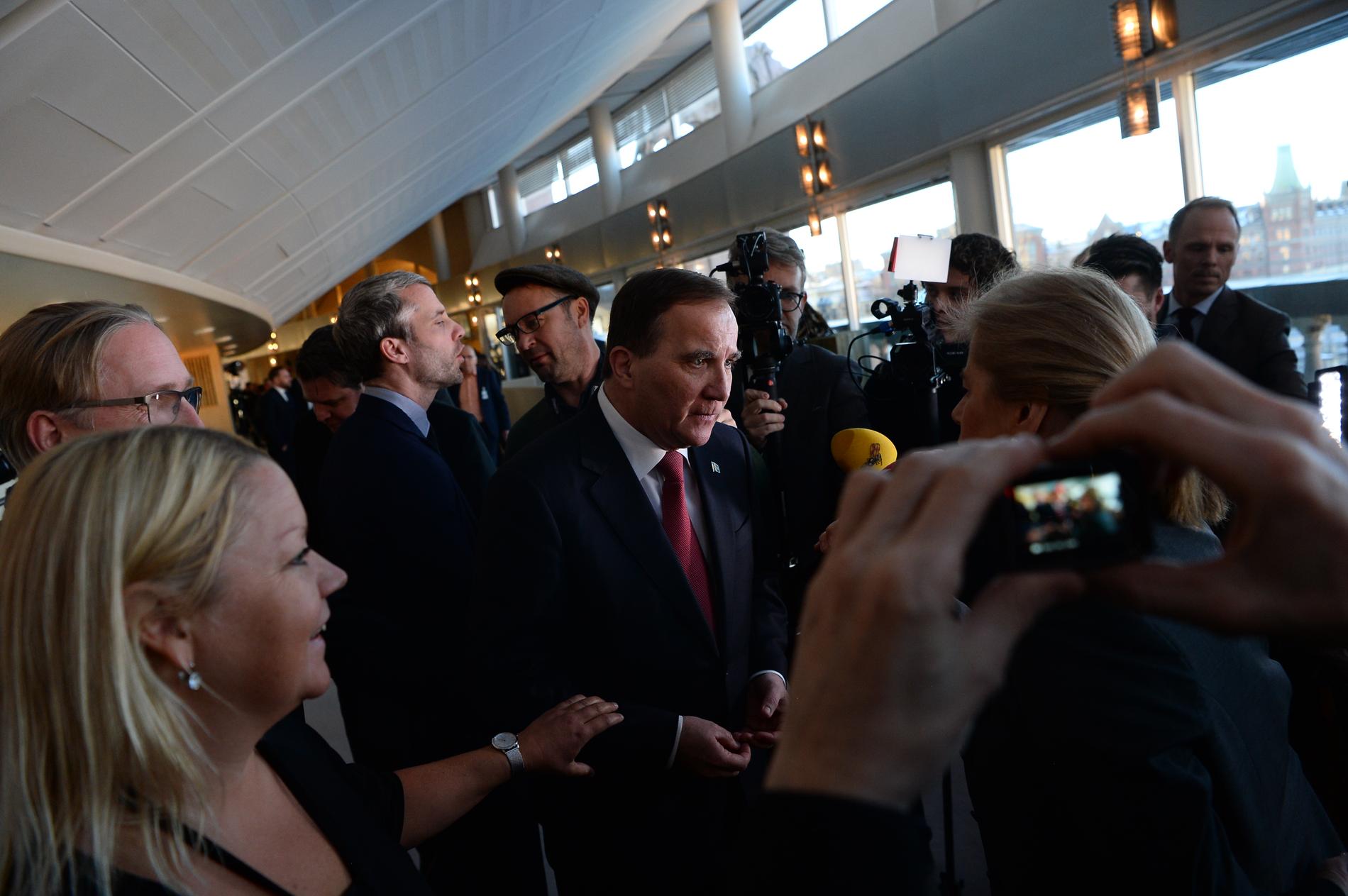 Stefan Löfven möter pressen i riksdagshuset efter att ha röstats fram till Statsminister.