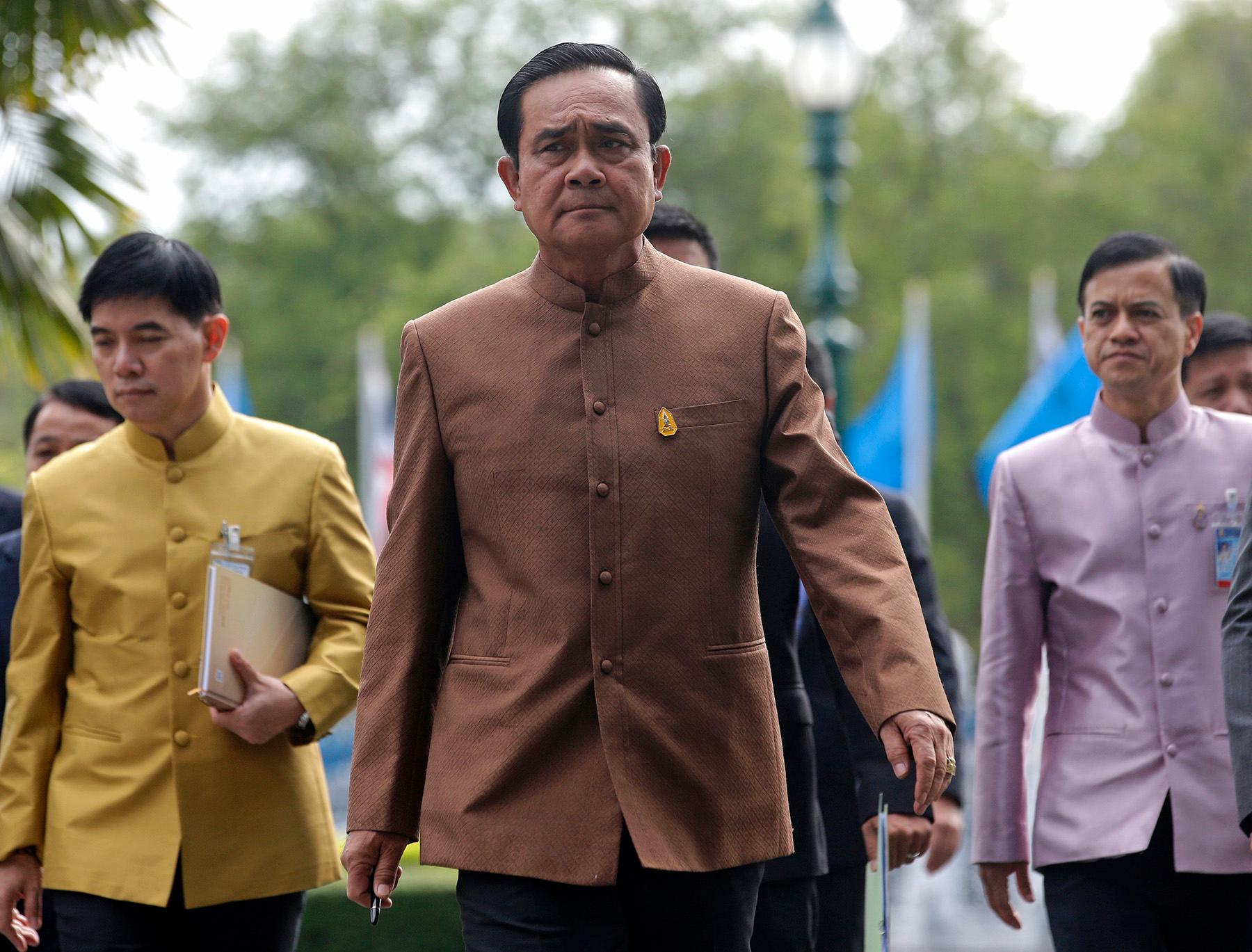 Militärjuntan tillsatte Prayuth Chan-ocha som premiärminister, och hävdar att han har massivt folkligt stöd.
