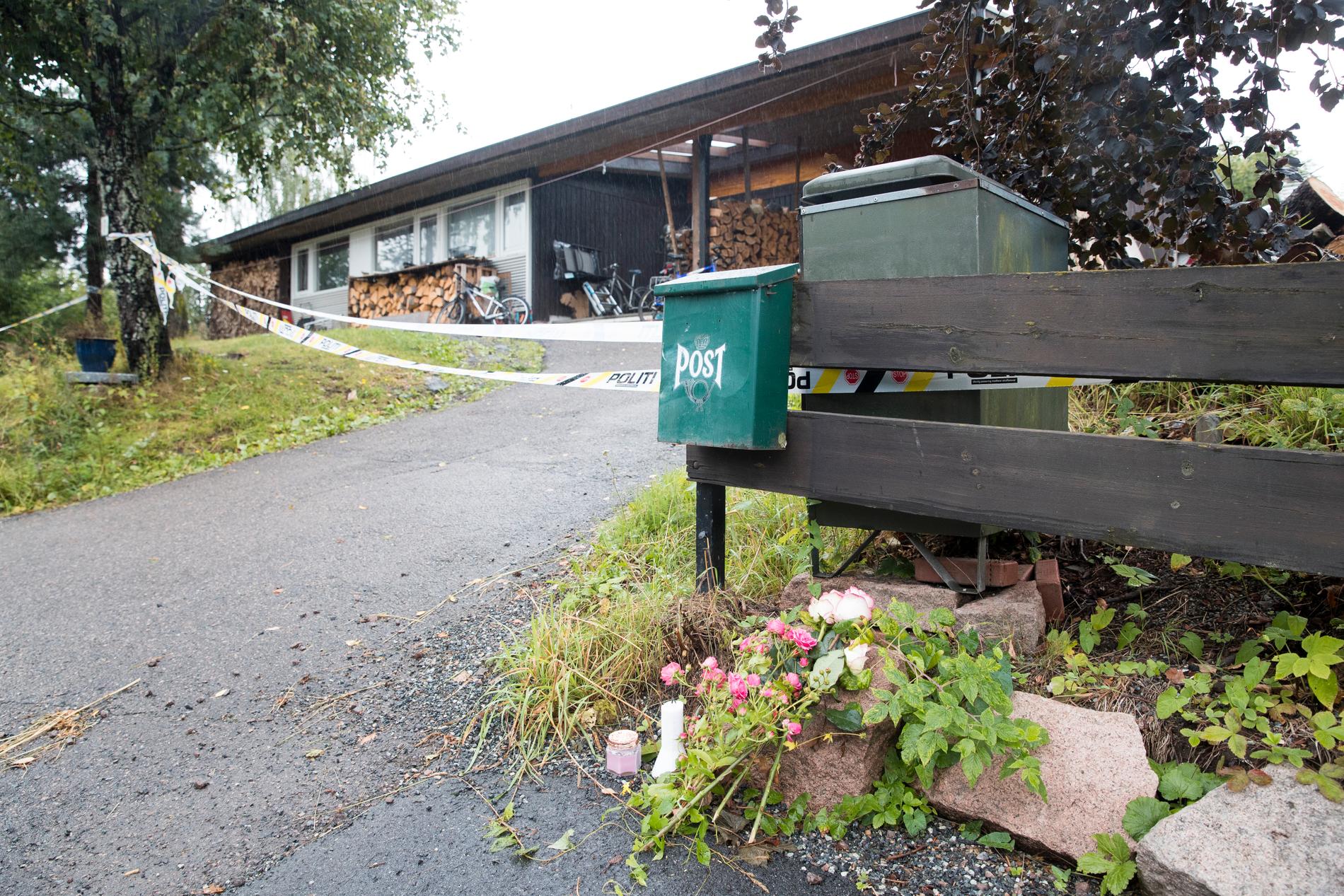 Bostaden i Bærum där Manshaus styvsyster hittades död i samband med en husrannsakan efter moskéattacken.