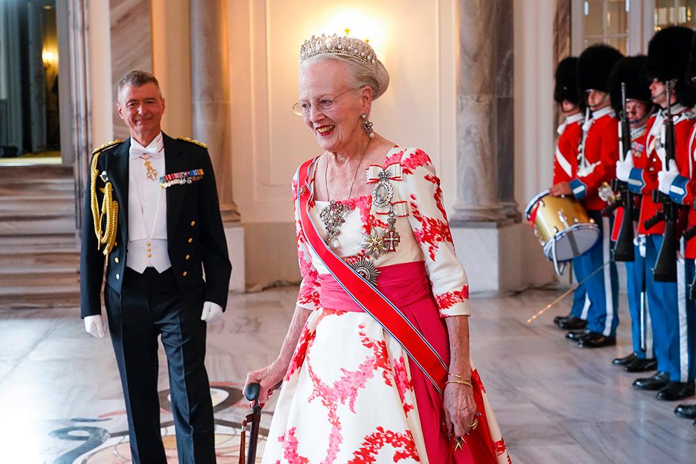 Tidigare hände det ofta att drottning Margrethe tände en cigarett vid en galamiddag eller annat officiellt event. Men nu har drottningen fimpat för gott. 