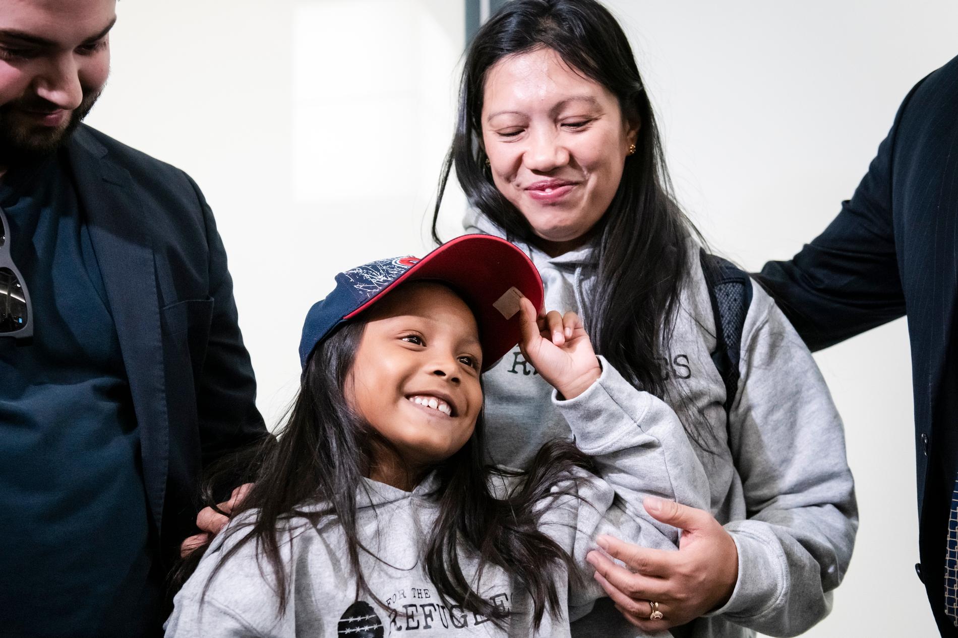 Kvinnan och hennes dotter fick flyktingstatus redan i januari, men kunde först nu ta sig till Kanada.
