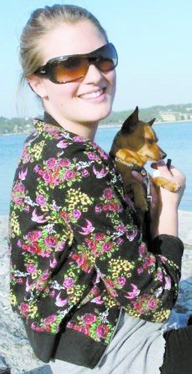 DÖDADES Sarah Malmros med sin hund Frankie när han fortfarande levde.