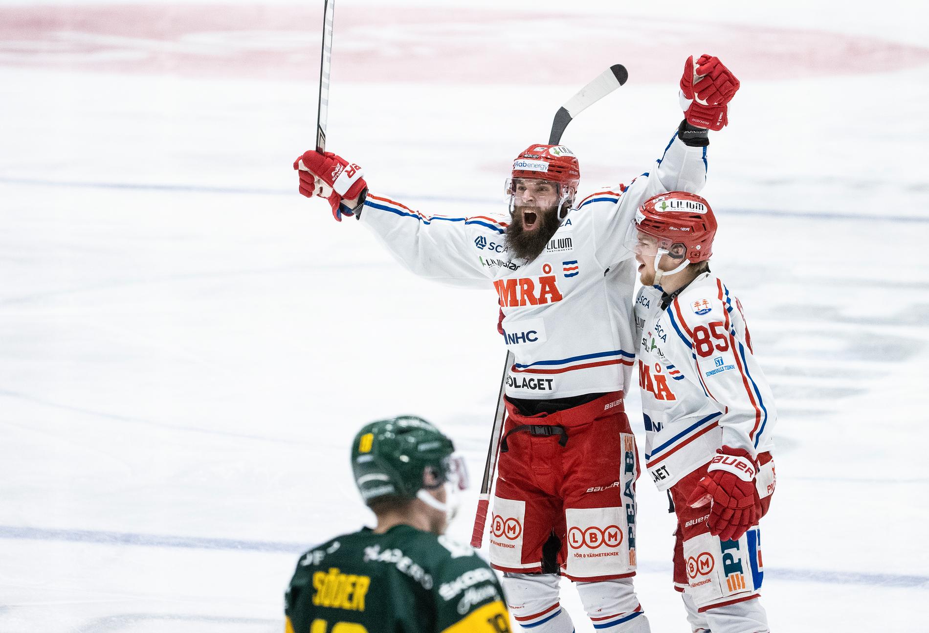 Timrås Per Svensson jublar efter märkliga 3–0-målet mot Björklöven.