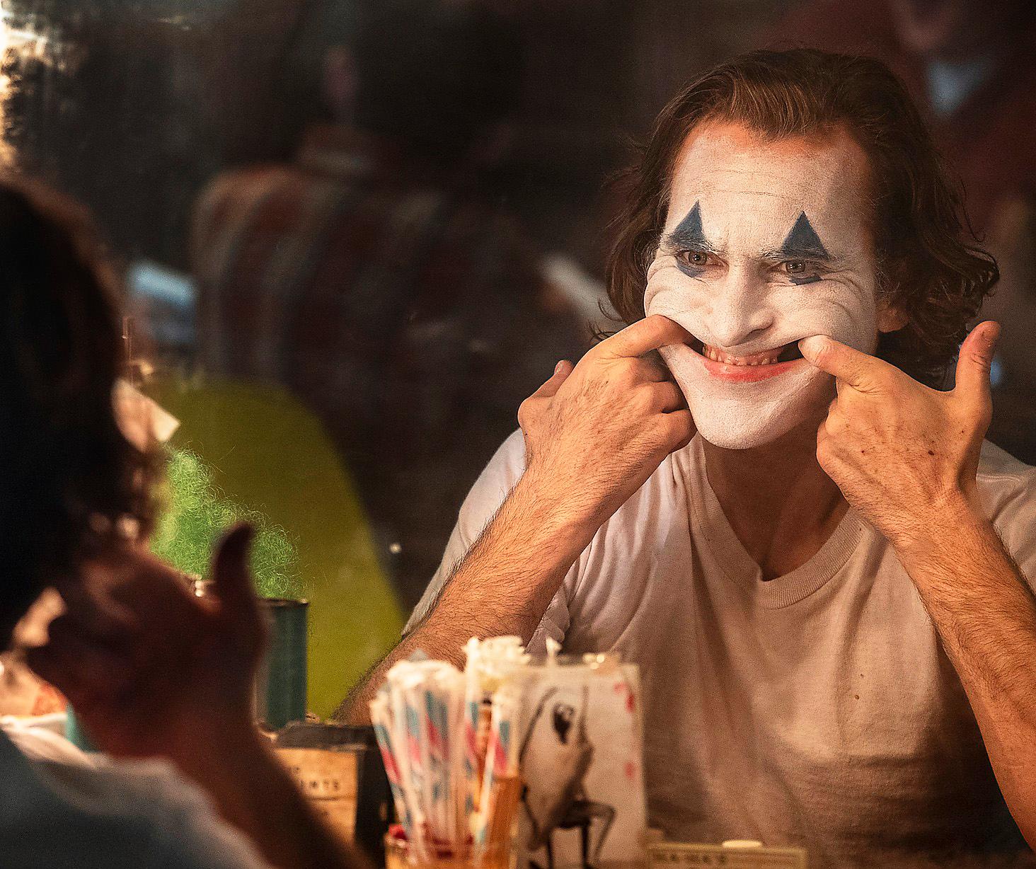 Joaquin Phoenix som den misslyckade komikern som blir terrorist i filmen ”Joker”.