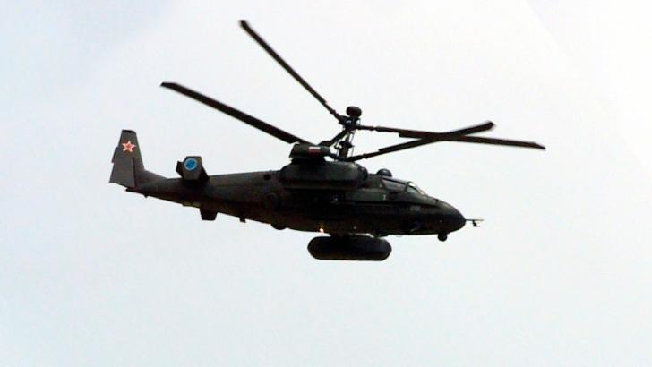 En rysk KA-52 Alligator attackhelikopter under Moscow International Air Show 2001.