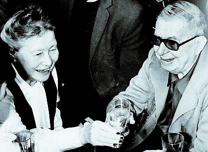 Simonde de Beauvoir och Jean-Paul Sartre möttes tidigt och följdes åt i en öppen relation genom hela livet.