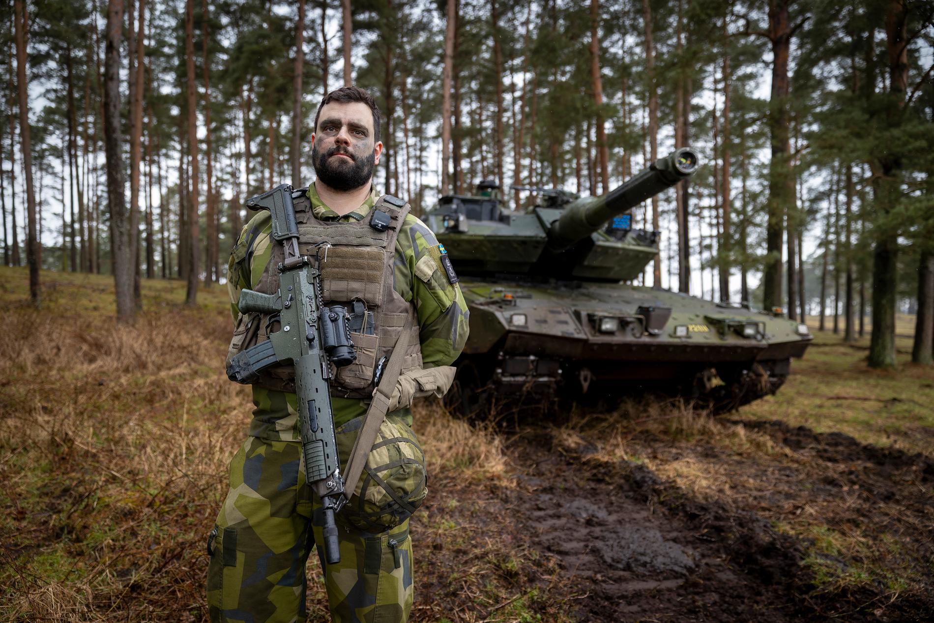 Svensk militär under övning.
