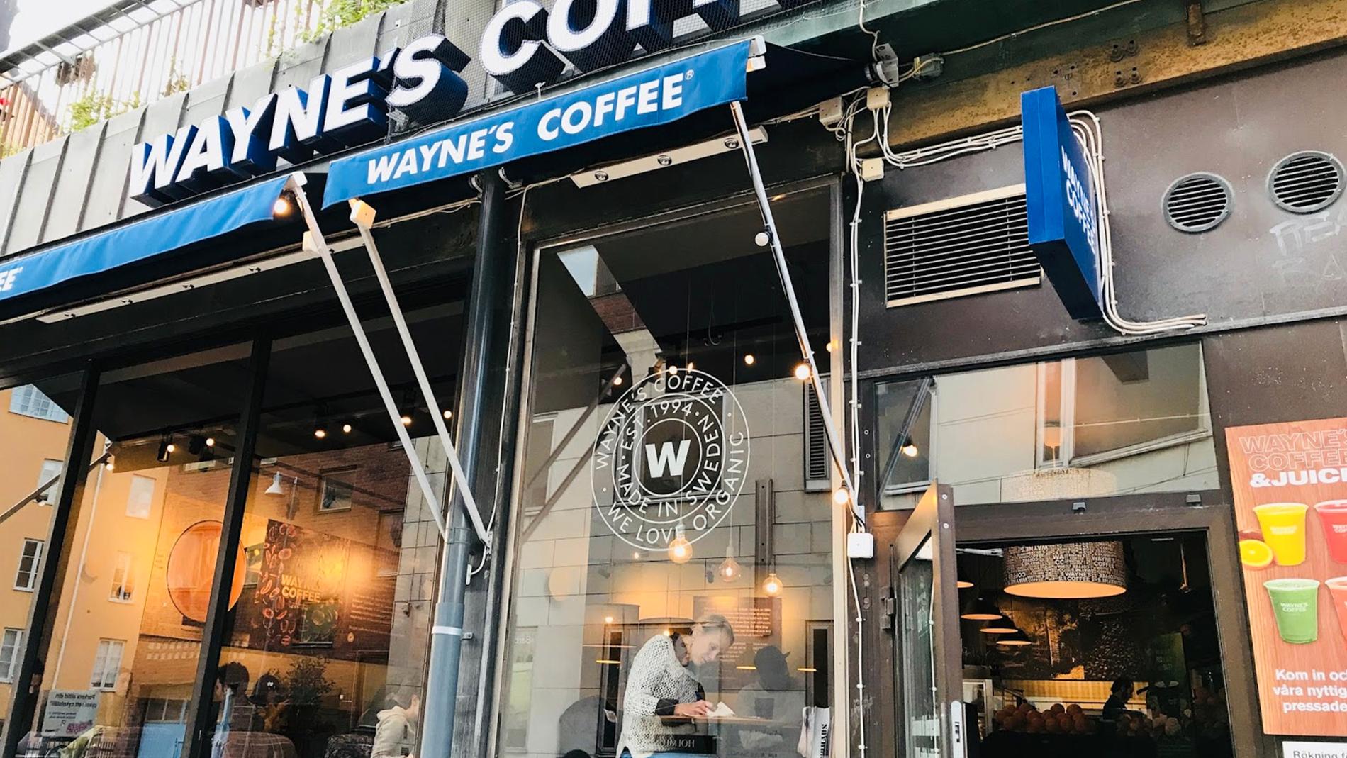 Waynes coffee tvingas stänga tre av fyra caféer.