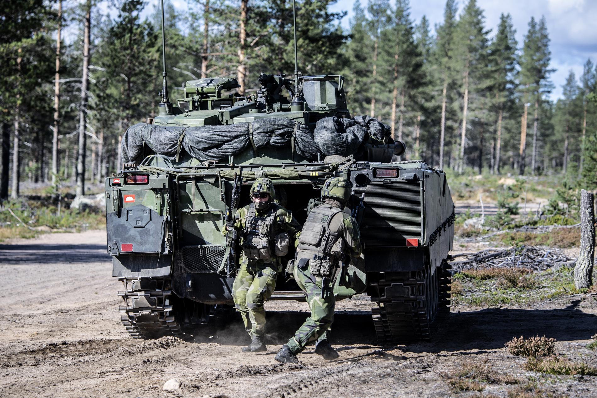Finska, svenska och brittiska soldater ingick i den veckolånga militärövningen Vigilant Knife utanför Rovaniemi i augusti. En typ av internationellt samarbete som medier framöver kommer få allt svårare att bevaka.