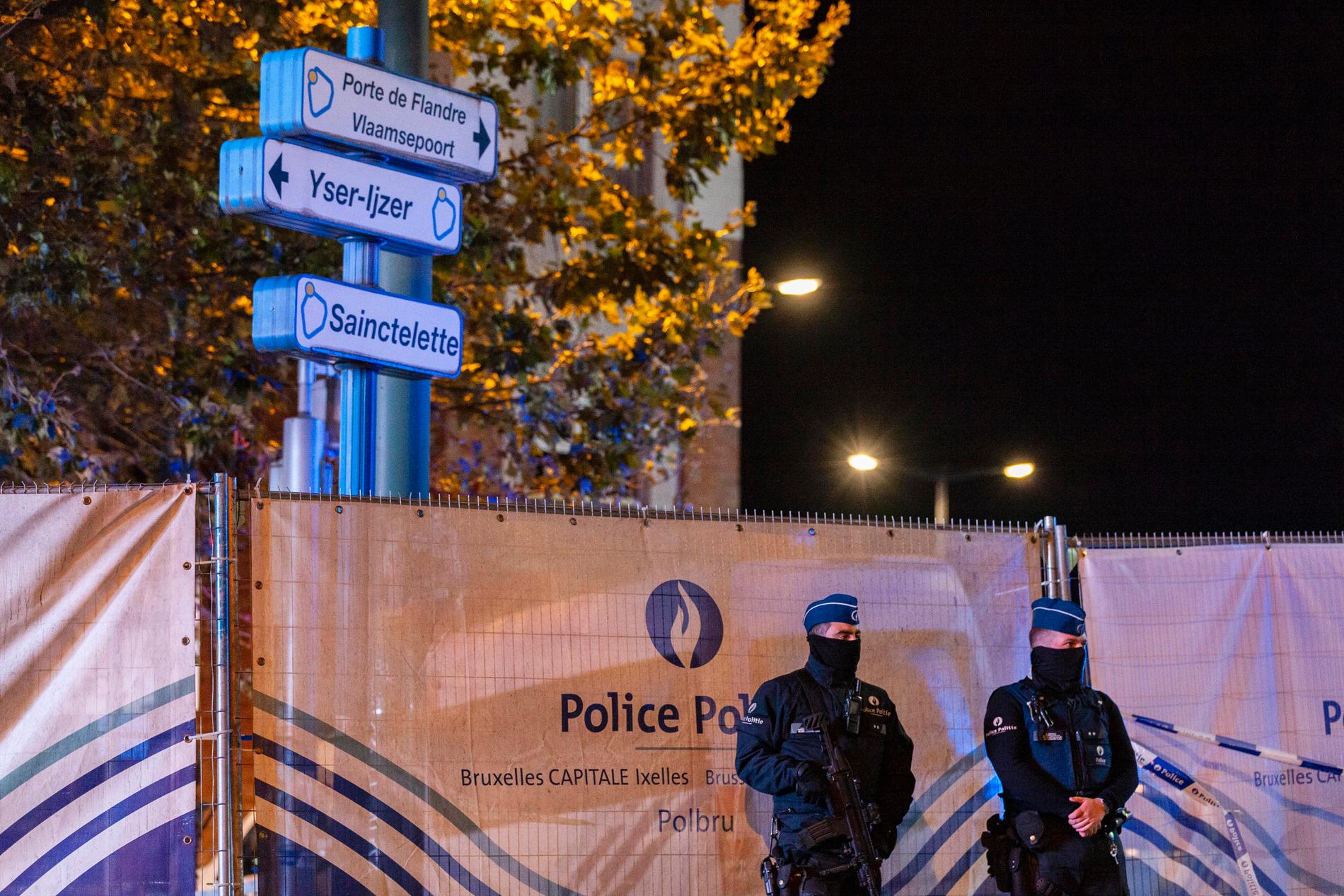 Belgisk polis på plats efter skottlossningen i Bryssel.