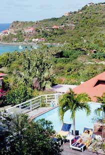 Le Village är en av öns hotellanläggningar som inbjuder till skön avkoppling vid poolen.