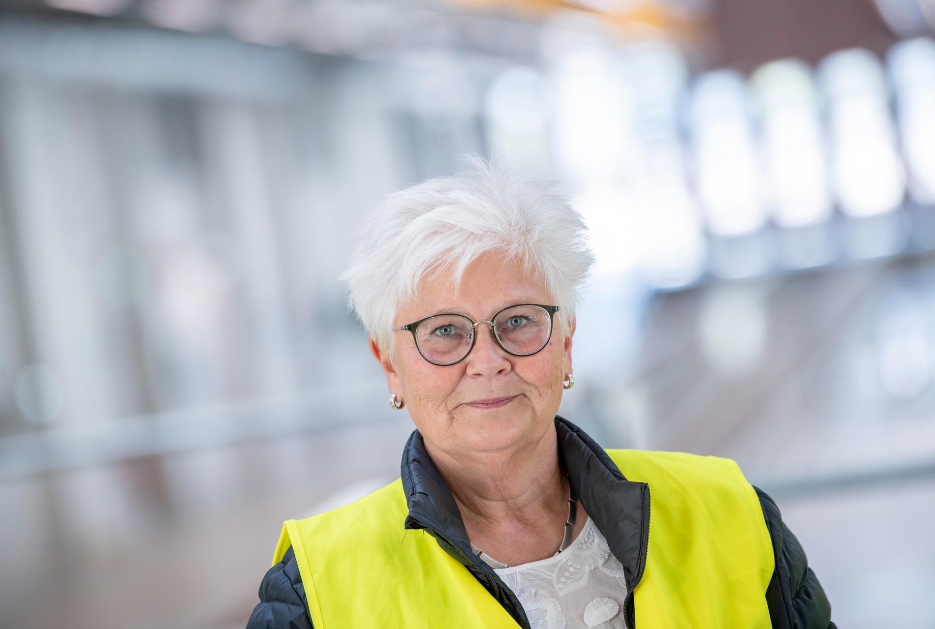 Carina Zachau (M), ordförande i kollektivtrafiknämnden i Region Skåne. Arkivbild från tågdepån i Hässleholm, maj 2020.