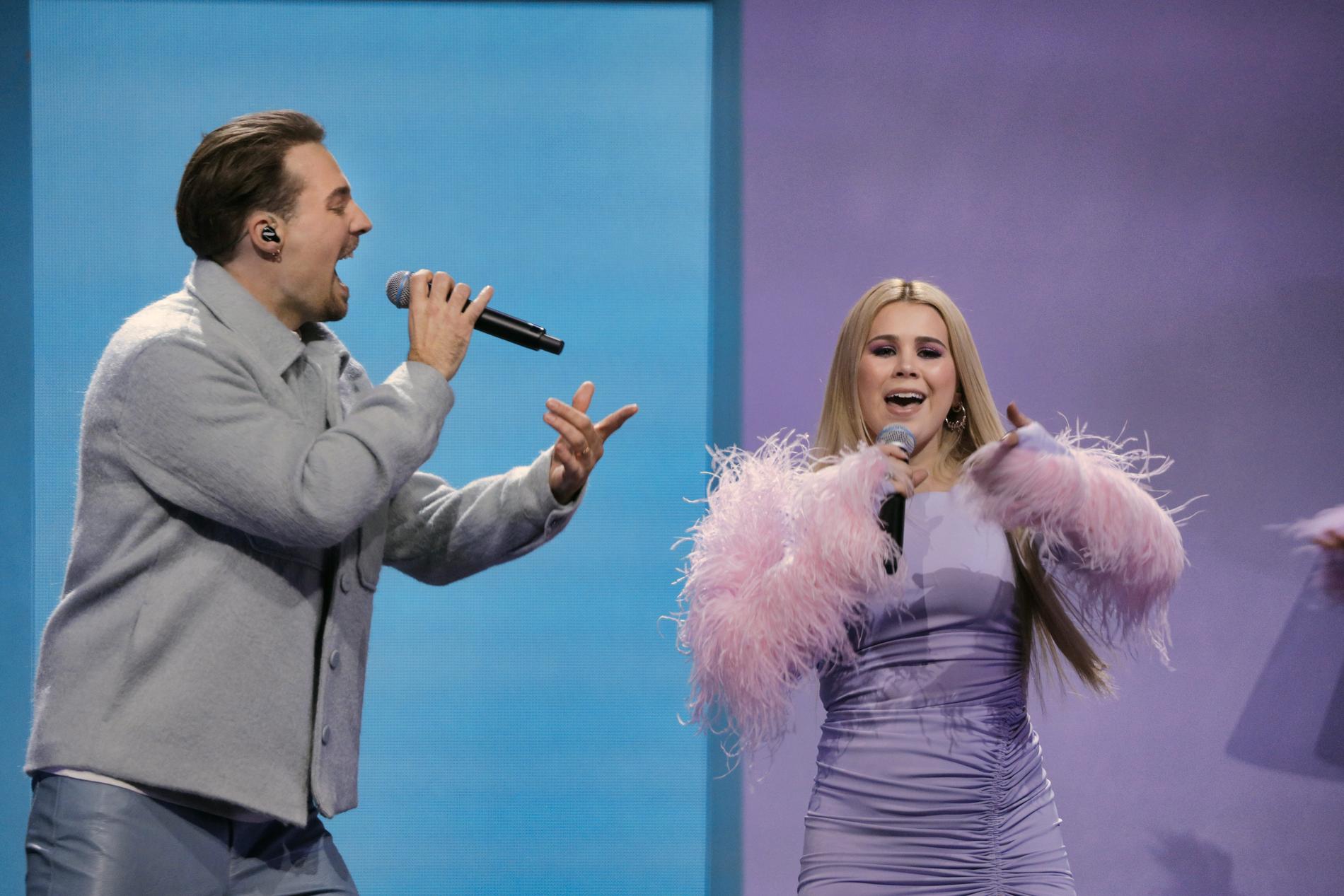 Niello och Lisa Ajax på Melodifestivalens scen under repetitionerna.