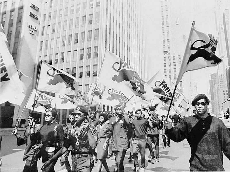 Black Panther party protesterar i New York 1968.
