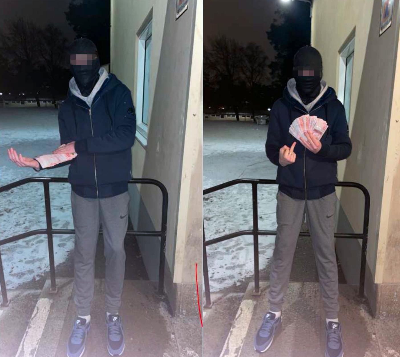 16-åringen som misstänks för mordet i Skogås poserar med sedlar. Polisen misstänker att han fått pengarna i ersättning för mordet. 