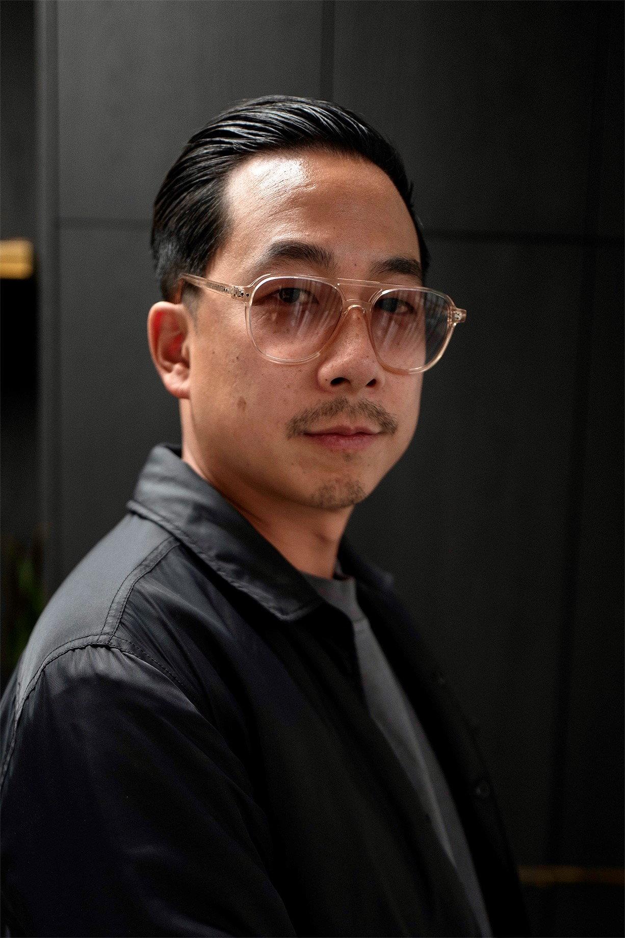 Wayne Che Yip regisserar fyra avsnitt av den nya "Sagan om ringen"-serien. Pressbild.