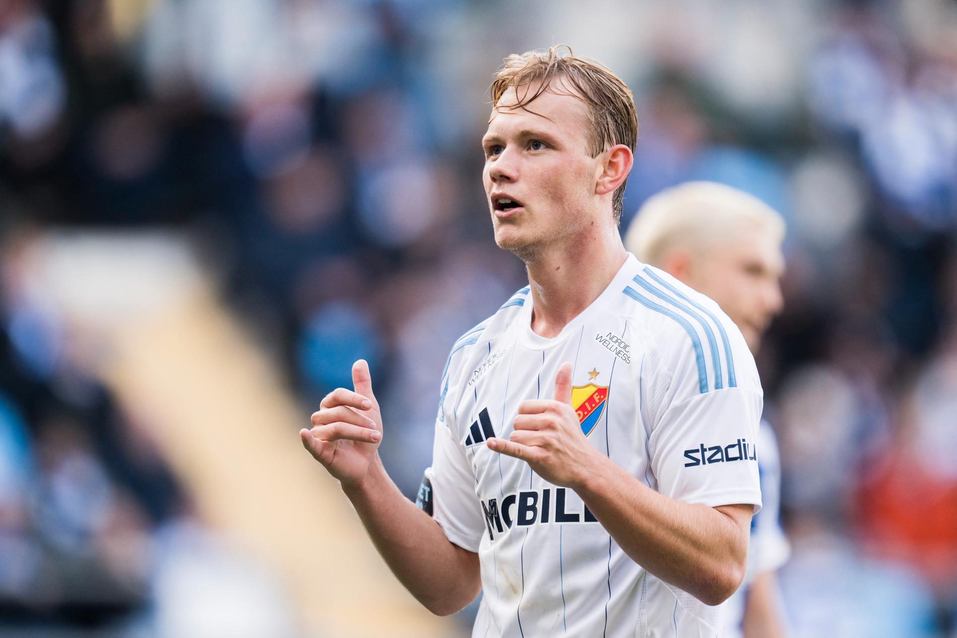 Tobias Gulliksens gest mot AIK-fansen under straffläggningen i cupsemin. 
