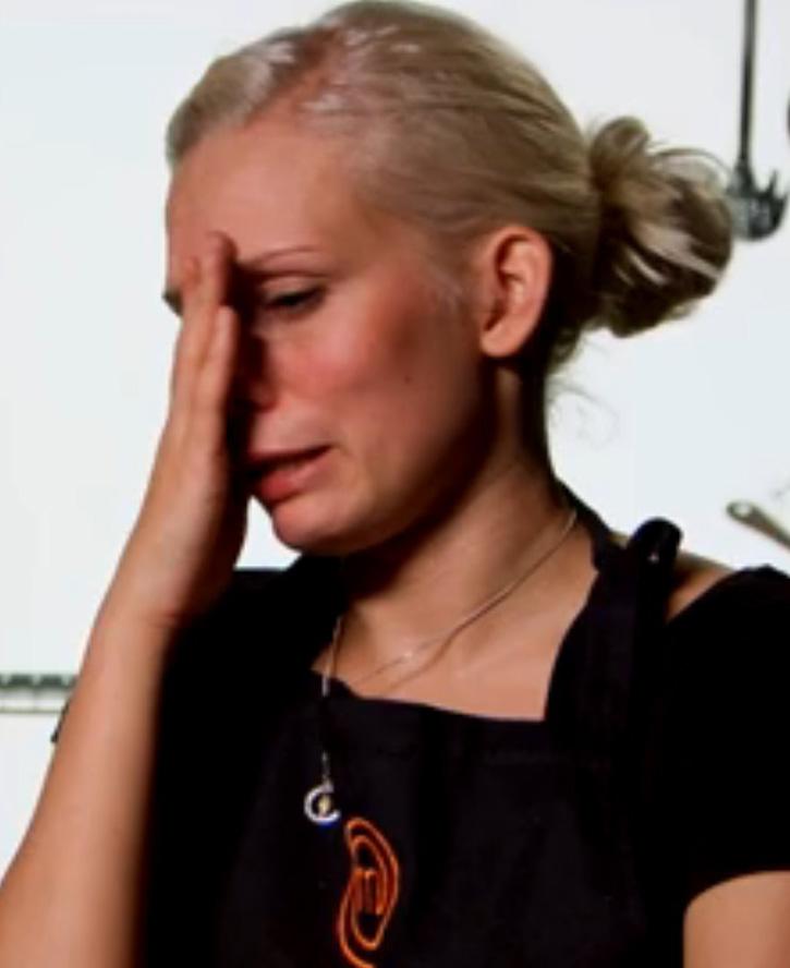 Josefina Drake i tårar när hon fick lämna ”Sveriges mästerkock”.