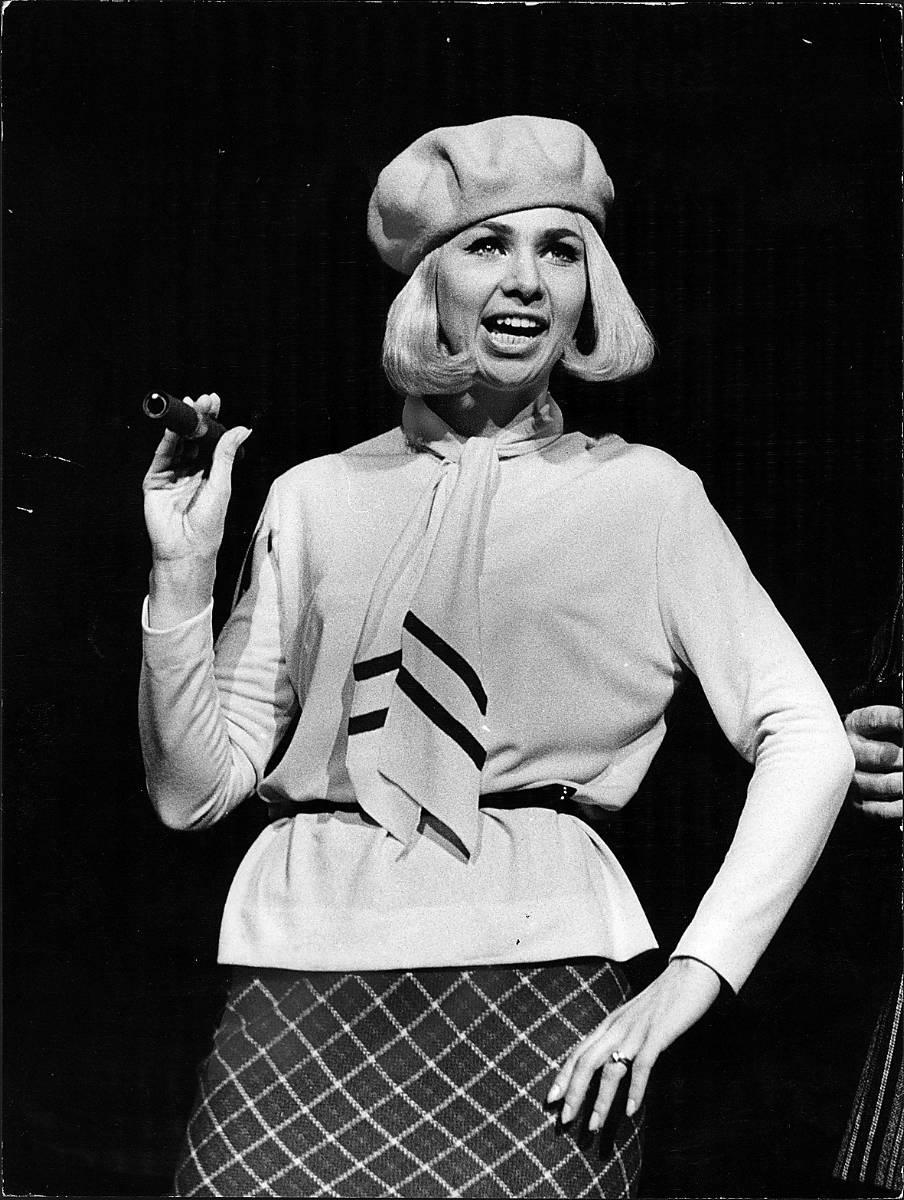 Anita Lindblom var en av sin tids största sångerskor med inte mindre än 27 låtar på Svensk­toppen. Hon var under en period gift med boxaren Bosse Högberg. Bilden är från 1968.