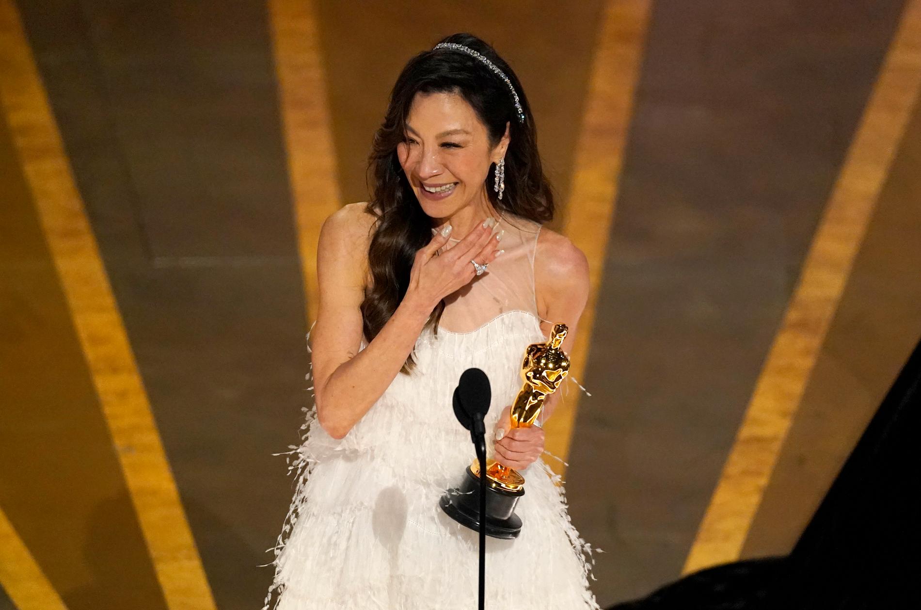 Michelle Yeoh vann pris för bästa kvinnliga huvudroll.
