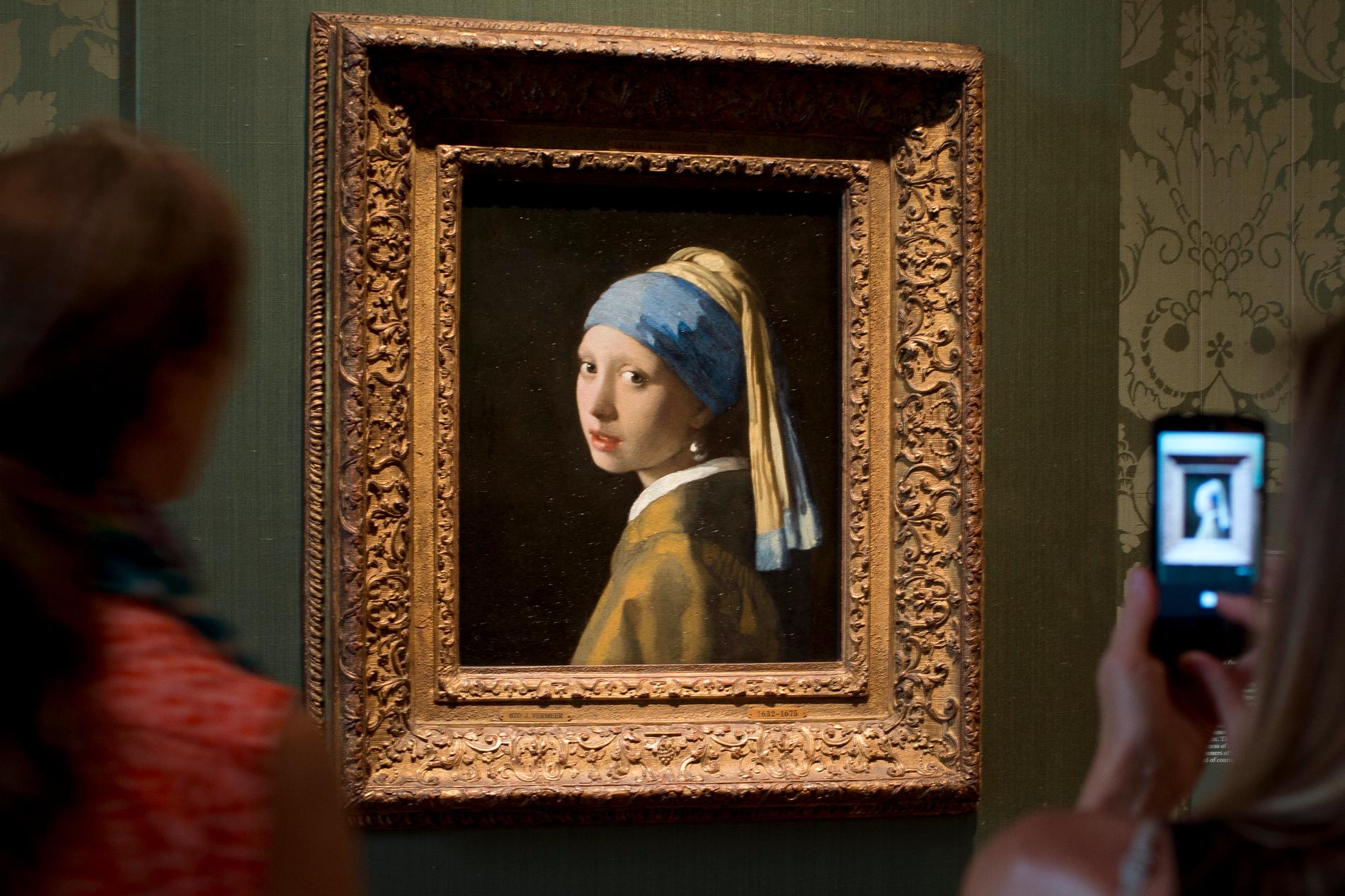 Johannes Vermeers verk "Flicka med pärlörhänge" på Mauritshuis i Haag blev på torsdagen måltavla av klimataktivister. Arkivbild.