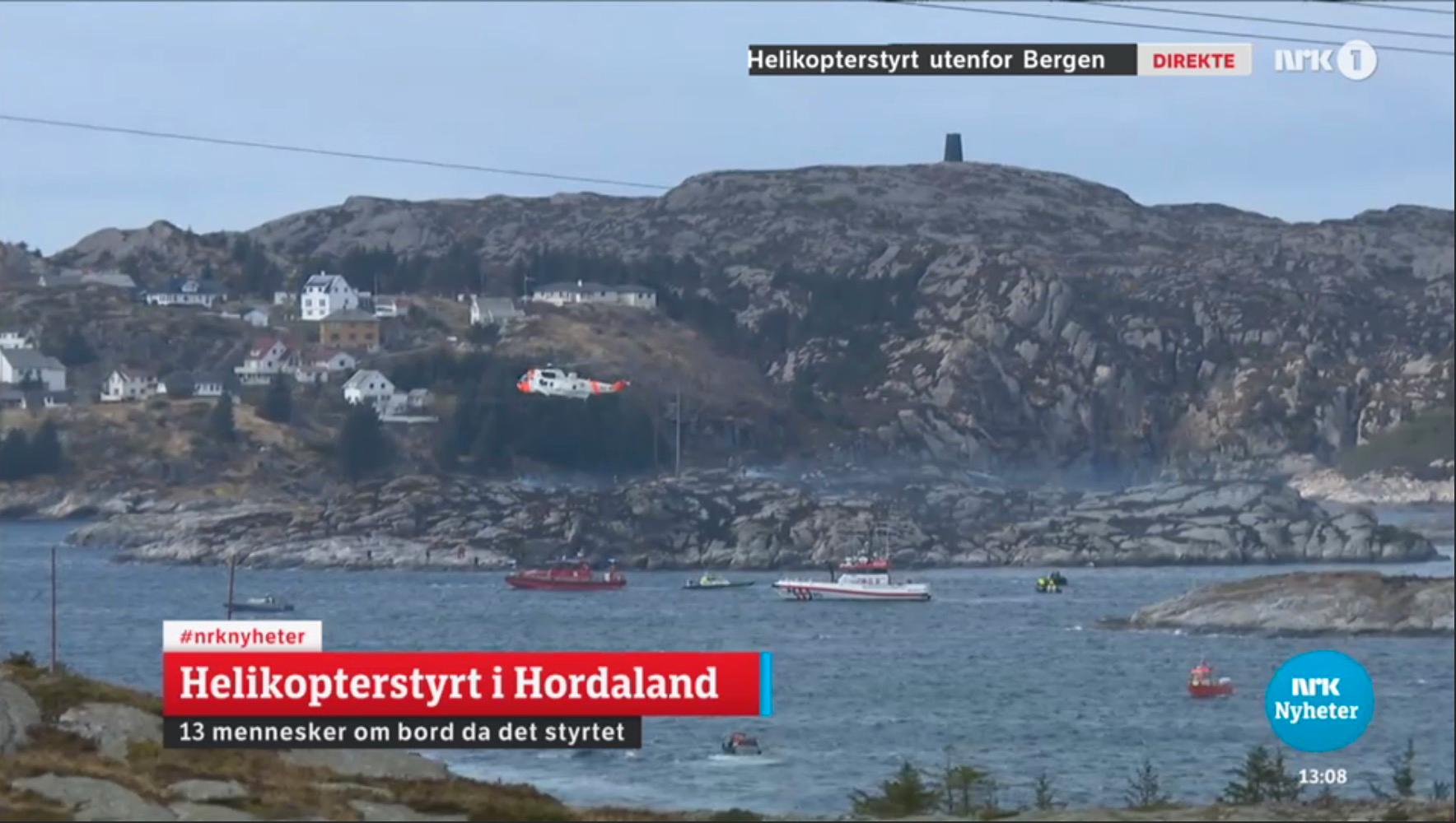 Norska nyhetsprogrammet NRK visar räddningsarbetet på Turøy, där helikoptern kraschade vid lunchtid på fredagen.